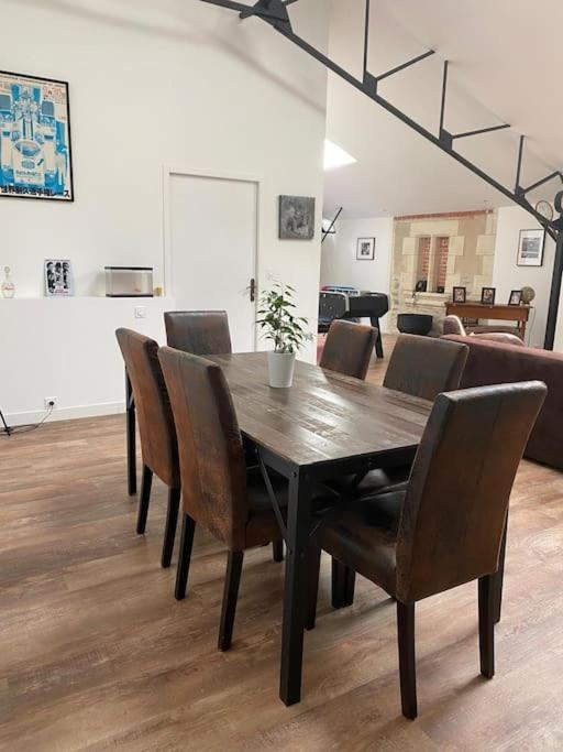 Loft Proche Centre Ville Hotes Habitant A L Etage Laval  Bagian luar foto