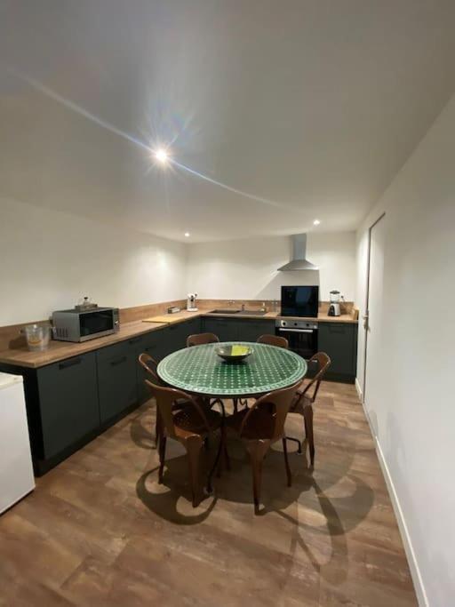 Loft Proche Centre Ville Hotes Habitant A L Etage Laval  Bagian luar foto
